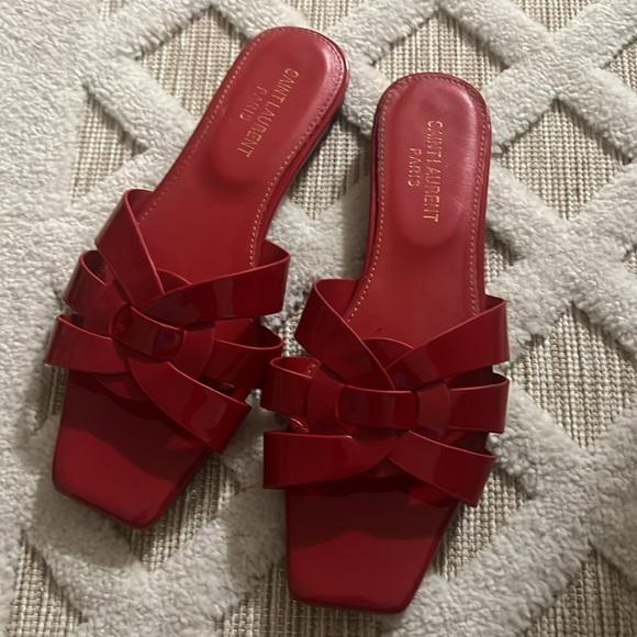 Ysaint laurent patent leather Slide Red color